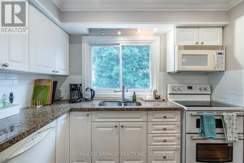 498 Sparling Crescent, Burlington, ON - Indoor Photo Showing Kitchen With Double Sink