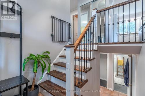 498 Sparling Crescent, Burlington, ON - Indoor Photo Showing Other Room