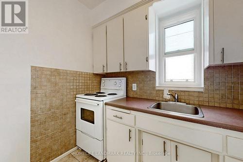 411 - 2000 Bloor Street W, Toronto, ON - Indoor Photo Showing Kitchen