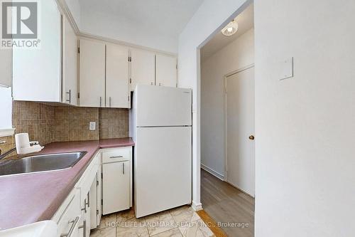 411 - 2000 Bloor Street W, Toronto, ON - Indoor Photo Showing Kitchen