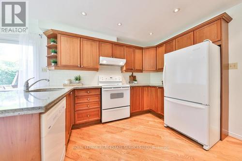 429 Claremont Crescent, Oakville, ON - Indoor Photo Showing Kitchen