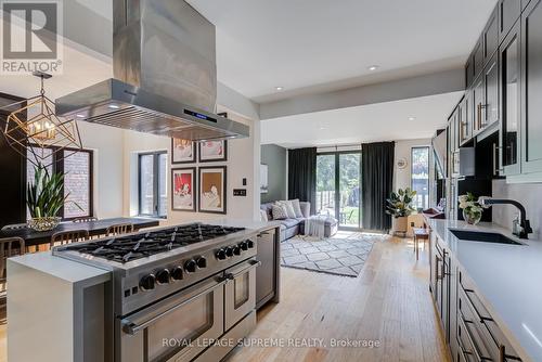 440 Quebec Avenue, Toronto, ON - Indoor Photo Showing Kitchen With Upgraded Kitchen