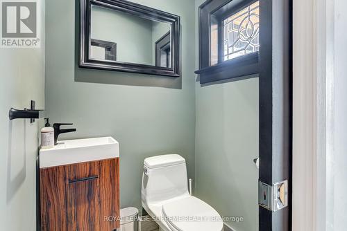 440 Quebec Avenue, Toronto, ON - Indoor Photo Showing Bathroom