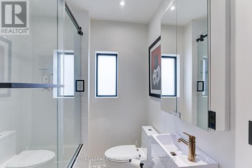 440 Quebec Avenue, Toronto, ON - Indoor Photo Showing Bathroom