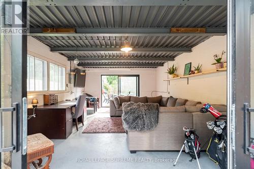 440 Quebec Avenue, Toronto, ON - Indoor Photo Showing Living Room