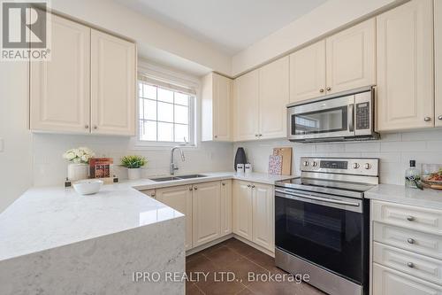 5582 Fudge Terrace, Mississauga, ON - Indoor Photo Showing Kitchen With Double Sink