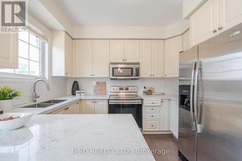 5582 Fudge Terrace, Mississauga, ON - Indoor Photo Showing Kitchen With Stainless Steel Kitchen With Double Sink