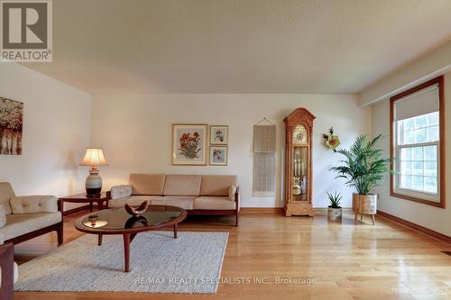 2576 King Forrest Drive, Mississauga, ON - Indoor Photo Showing Living Room