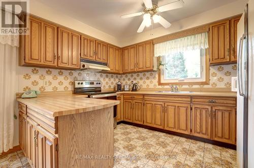 2576 King Forrest Drive, Mississauga, ON - Indoor Photo Showing Kitchen