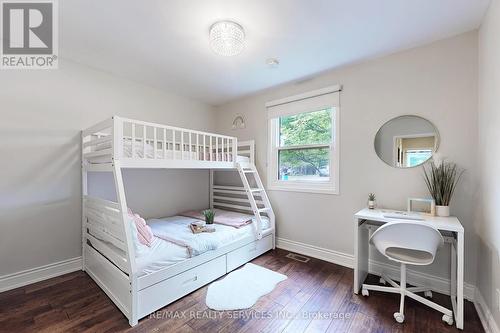 1924 Balsam Avenue, Mississauga, ON - Indoor Photo Showing Bedroom