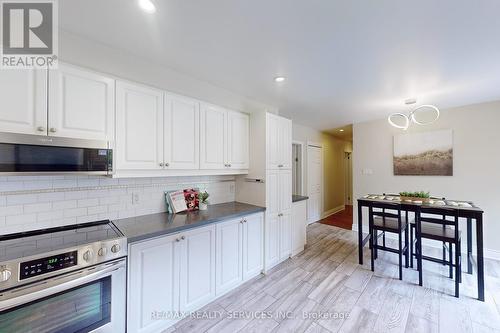 1924 Balsam Avenue, Mississauga, ON - Indoor Photo Showing Kitchen