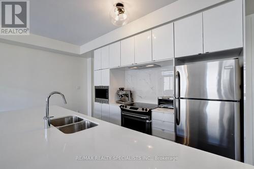 212 Wheat Boom Drive, Oakville, ON - Indoor Photo Showing Kitchen With Stainless Steel Kitchen With Double Sink With Upgraded Kitchen