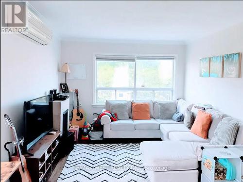 34 Penhurst Avenue, Toronto, ON - Indoor Photo Showing Living Room