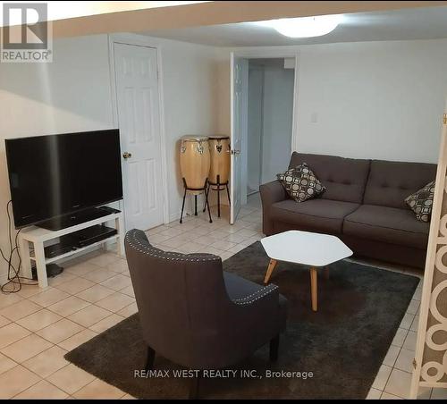 34 Penhurst Avenue, Toronto, ON - Indoor Photo Showing Living Room