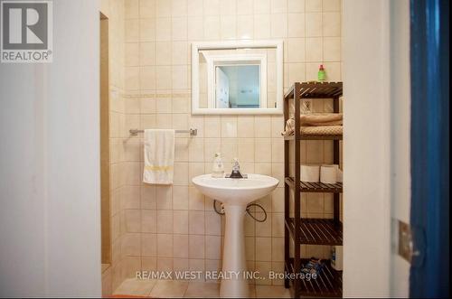 34 Penhurst Avenue, Toronto, ON - Indoor Photo Showing Bathroom