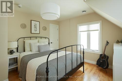 1048 Plains View Avenue, Burlington, ON - Indoor Photo Showing Bedroom