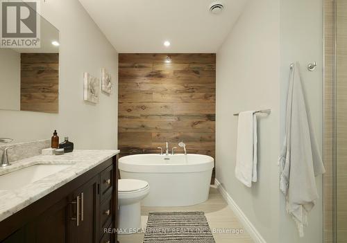 1048 Plains View Avenue, Burlington, ON - Indoor Photo Showing Bathroom