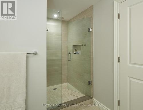 1048 Plains View Avenue, Burlington, ON - Indoor Photo Showing Bathroom
