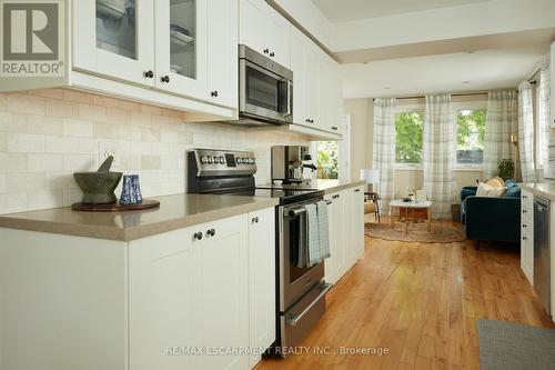1048 Plains View Avenue, Burlington, ON - Indoor Photo Showing Kitchen