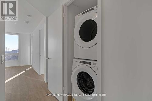 821E - 8868 Yonge Street, Richmond Hill, ON - Indoor Photo Showing Laundry Room