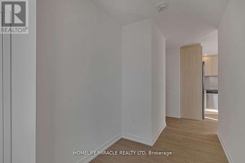 821E - 8868 Yonge Street, Richmond Hill, ON -  Photo Showing Other Room