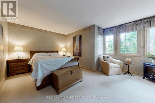 34 Willett Crescent, Richmond Hill, ON - Indoor Photo Showing Bedroom