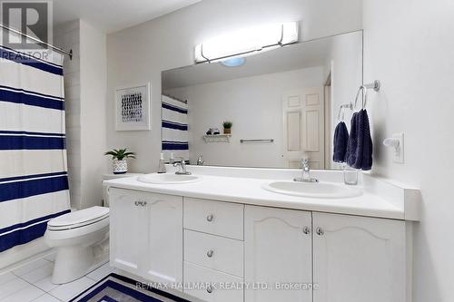 34 Willett Crescent, Richmond Hill, ON - Indoor Photo Showing Bathroom