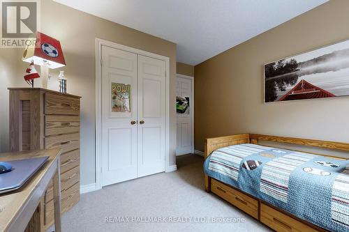 34 Willett Crescent, Richmond Hill, ON - Indoor Photo Showing Bedroom