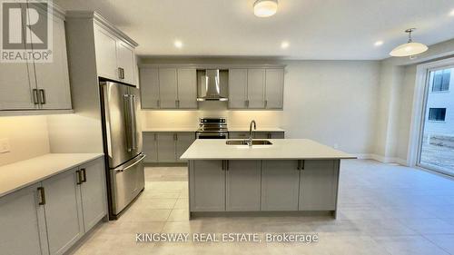 109 Bearberry Road, Springwater, ON - Indoor Photo Showing Kitchen With Double Sink With Upgraded Kitchen