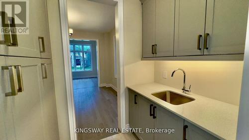 109 Bearberry Road, Springwater, ON - Indoor Photo Showing Kitchen