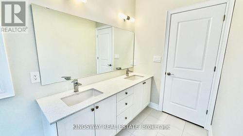 109 Bearberry Road, Springwater, ON - Indoor Photo Showing Bathroom