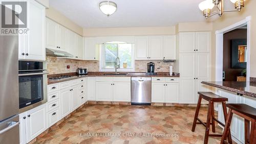 195 Little Avenue, Barrie, ON - Indoor Photo Showing Kitchen