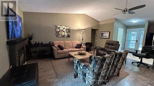 336 - 5 Dawson Drive, Collingwood, ON - Indoor Photo Showing Living Room