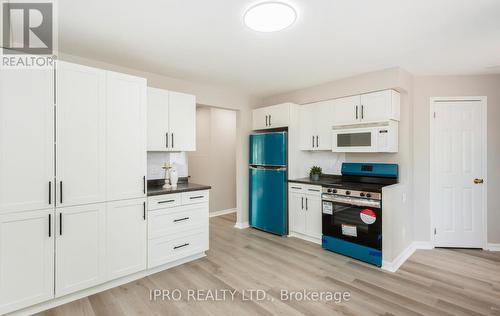 578 Trafford Crescent, Oakville, ON - Indoor Photo Showing Kitchen