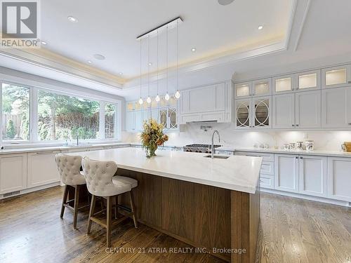 75 Child Drive, Aurora, ON - Indoor Photo Showing Kitchen With Upgraded Kitchen