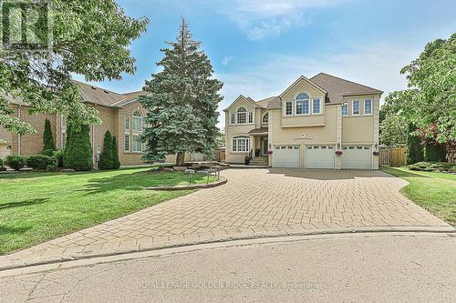 18 Mooregate Court, Richmond Hill, ON - Outdoor With Facade