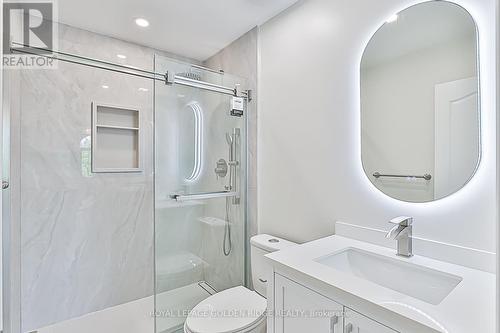18 Mooregate Court, Richmond Hill, ON - Indoor Photo Showing Bathroom