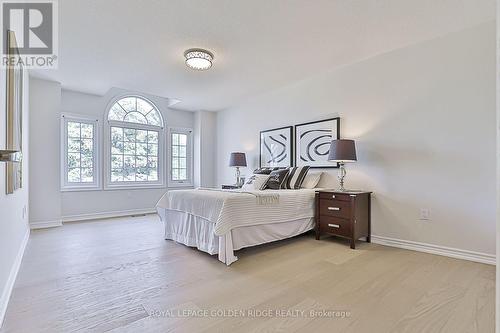 18 Mooregate Court, Richmond Hill, ON - Indoor Photo Showing Bedroom