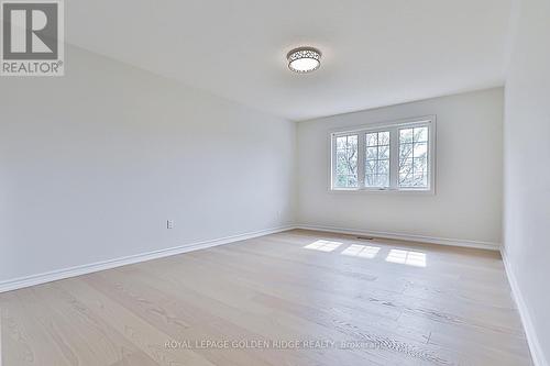 18 Mooregate Court, Richmond Hill, ON - Indoor Photo Showing Other Room