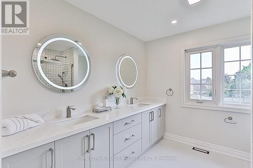 18 Mooregate Court, Richmond Hill, ON - Indoor Photo Showing Bathroom