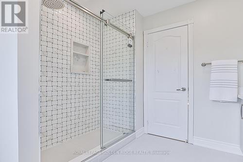 18 Mooregate Court, Richmond Hill, ON - Indoor