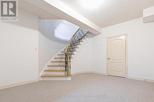 18 Mooregate Court, Richmond Hill, ON - Indoor Photo Showing Other Room