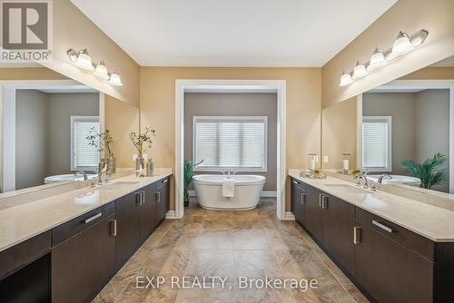 57 Hogan Court, King, ON - Indoor Photo Showing Bathroom