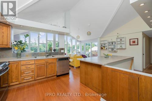 9 Jessop Court, Halton Hills, ON - Indoor Photo Showing Kitchen With Double Sink