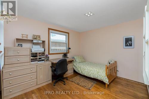 9 Jessop Court, Halton Hills, ON - Indoor Photo Showing Bedroom