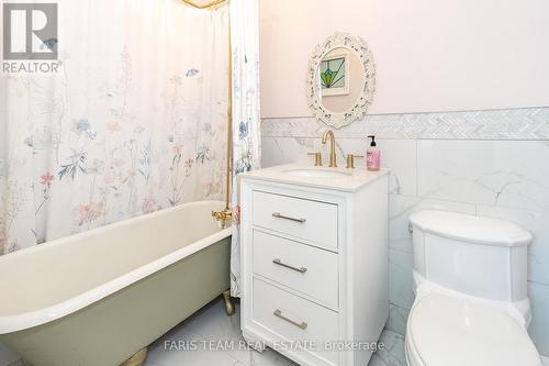 7001 County Road 27, Innisfil, ON - Indoor Photo Showing Bathroom