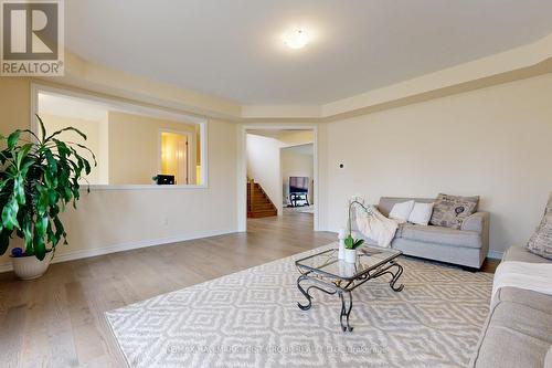 1931 Grandview Street N, Oshawa, ON - Indoor Photo Showing Living Room