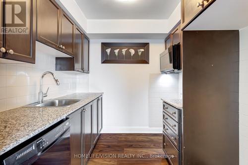 3823 - 135 Village Green Square, Toronto, ON - Indoor Photo Showing Kitchen