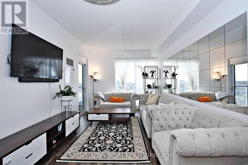 1305 - 120 Harrison Garden Boulevard, Toronto, ON - Indoor Photo Showing Living Room