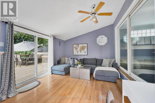 30 Wentworth Avenue, Toronto, ON - Indoor Photo Showing Living Room